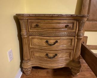 Tommy Bahama–Style Queen Bedroom Set
Elegant tropical design featuring carved pineapple and palm leaf motifs. Includes queen headboard, footboard, and side rails, plus two marble-top nightstands and a matching chifferobe. Beautiful craftsmanship and coastal island flair — excellent condition.