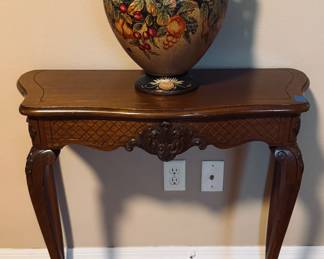 Vintage Mahogany Victorian Tea Table / Entry Foyer Table
Beautiful vintage mahogany table featuring elegant Victorian craftsmanship. Rich wood tones, ornate carved details, and graceful curved legs make it perfect as a tea table, entryway centerpiece, or accent piece in any classic décor.