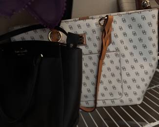 Designer Handbags
Beautiful selection of designer handbags.
Includes various styles and brands — excellent condition, gently used.
Clean interiors, no damage, ready to carry or collect.