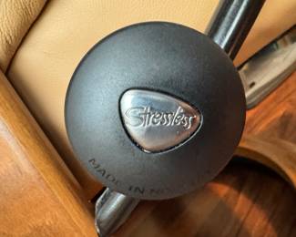 Stressless Beige Leather Reclining Chair
High-end genuine leather recliner by Stressless. Soft beige tone, smooth reclining action, and exceptional comfort. Excellent condition — premium Scandinavian craftsmanship and timeless style.