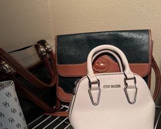 Designer Handbags
Beautiful selection of designer handbags.
Includes various styles and brands — excellent condition, gently used.
Clean interiors, no damage, ready to carry or collect.