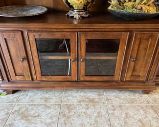 Solid Wood Entertainment Center / Media Console
Beautifully crafted solid wood entertainment unit with versatile design. Can be used as a full wall unit or separated into two bookshelves/curio cabinets and a center media console. Sturdy construction, attractive finish, and excellent condition — functional and elegant.