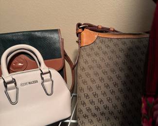 Designer Handbags
Beautiful selection of designer handbags.
Includes various styles and brands — excellent condition, gently used.
Clean interiors, no damage, ready to carry or collect.