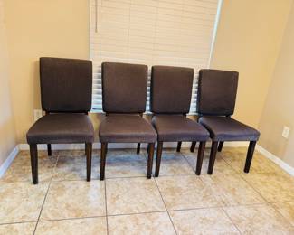 Set of 4 Upholstered Dining Chairs – Charcoal Gray
Modern and comfortable dining chairs with soft charcoal gray upholstery. Sturdy wooden frames, clean lines, and great condition. Perfect for dining room or breakfast nook.