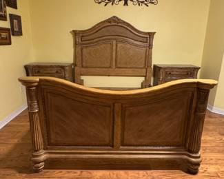 Tommy Bahama–Style Queen Bedroom Set
Elegant tropical design featuring carved pineapple and palm leaf motifs. Includes queen headboard, footboard, and side rails, plus two marble-top nightstands and a matching chifferobe. Beautiful craftsmanship and coastal island flair — excellent condition.