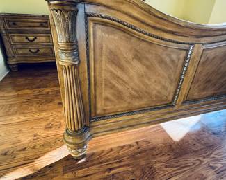 Tommy Bahama–Style Queen Bedroom Set
Elegant tropical design featuring carved pineapple and palm leaf motifs. Includes queen headboard, footboard, and side rails, plus two marble-top nightstands and a matching chifferobe. Beautiful craftsmanship and coastal island flair — excellent condition.