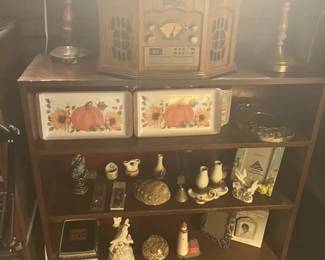 Little nicknacks, lamps, beautiful never used wood grain veneer stereo and turntable!
