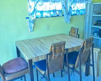 Kitchen table with extra leaf to widen table
