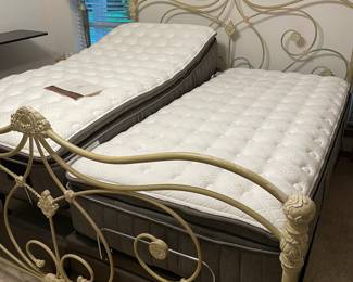 Sterns & Foster Twin XL Dual Adjustable Bed with Massage 