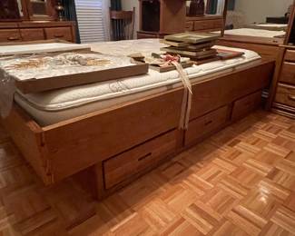 QUEEN SOLID WOOD PLATFORM BED SET LOTS OF STORAGE     