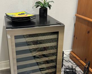 54 Bottle Hisense Wine Cooler