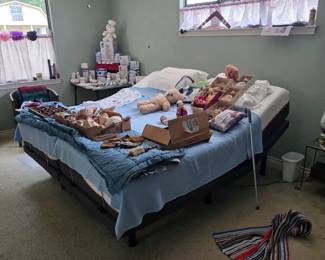 Like new king adjustable bed 
