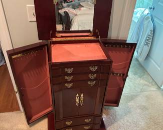 Standing jewelry box