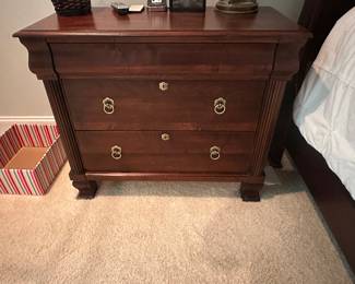 Ethan Allen British Classics Daryn Chest of Drawers night stand set of 2. Dimensions35.5ʺW × 17ʺD × 30ʺH