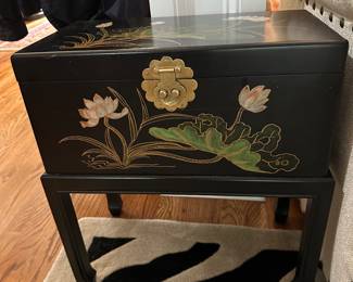 Black Lacquer Chest/trank with hand painted Floral Design /Oriental Chinese/ chin  
Size 
20 1/2" high 
18 "       wide 
10"        deep