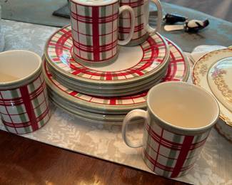 Lenox service for 4 with napkins, Tartan Christmas Dinnerware Set