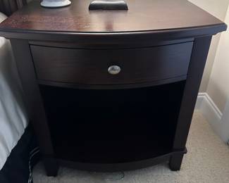set of 2 night tables