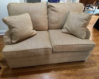 Love seat, almost new, purchased at Furniture Connection Aiken