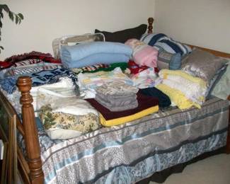 Art Deco Waterfall Pattern Bed