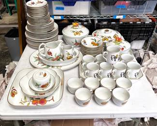 Royal Worcester Evesham Gold Porcelain Set, 1961