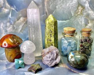 DECORATIVE CRYSTALS & GEMSTONES