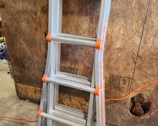 FOLDING LADDER