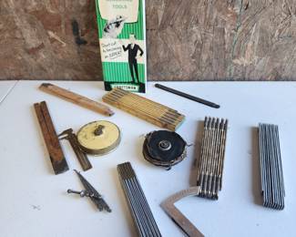 ASSORTED VINTAGE MEASURING ITEMS