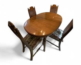 Oak Dining Table with 2 Leaves  6 Chairs