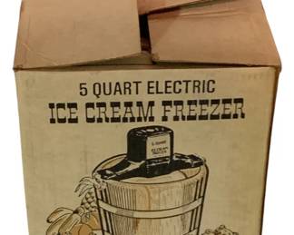 211 - 5 Quart Electric Ice Cream Freezer PLEASE NOTE electrical items have not been tested - We cannot guarantee all components, cords or bulbs are present.
