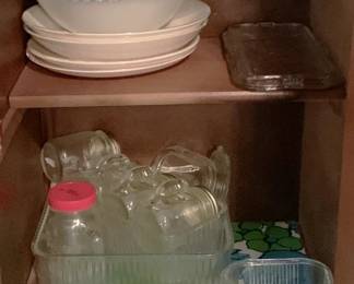 135 - Cabinet Lot - 2 shelves

