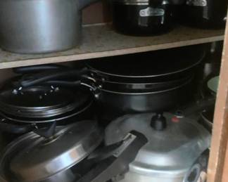 255 - Cabinet Lot of Pots & Pans
