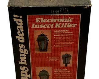209 - Electronic Insect Killer by El-Zoppo PLEASE NOTE electrical items have not been tested - We cannot guarantee all components, cords or bulbs are present.
