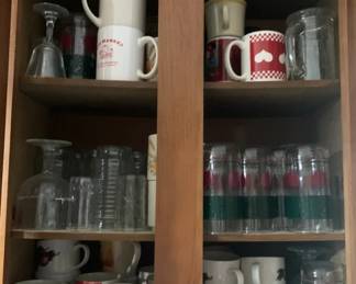 252x - Cabinet Lot of Glasses
