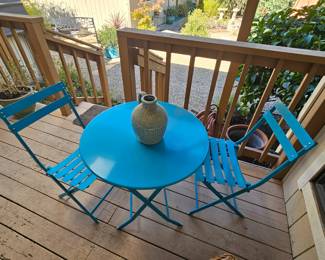 bistro table and chairs