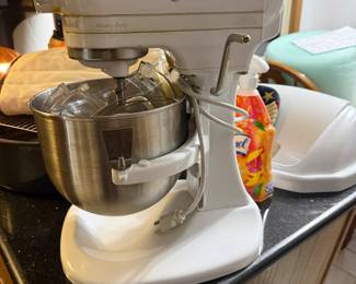 KitchenAid heavy duty metal  saws white mixer 