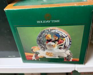HHoliday Time Christmas Snow Globe