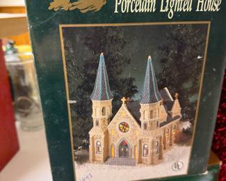 Dickens Keepsake Porcelain Lighted House