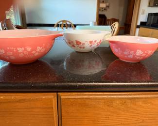 Pyrex Nesting Bowls Set of Three