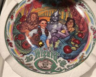 Wizard of oz plate and music box