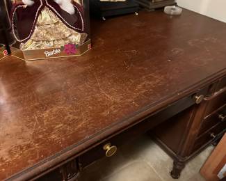 #102 - $200 - Mahogany desk - needs TLC 5ftlx30tx35d