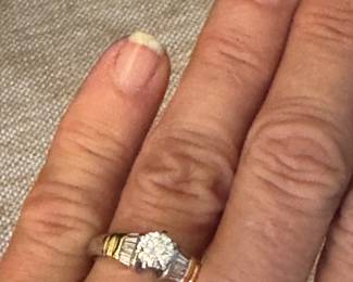 #33J - $1900 - Brillant diamond 0.62 tcw - 18kt / platinum mount. 9.7 grams. sz 6 1/2.  VS2 Clarity - H-I color 