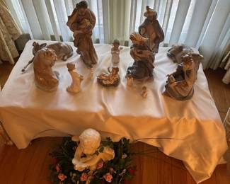 #17 - $1200 - Llardo nativity set 13 pieces
