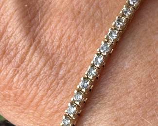 #9J- $475 - 14kt yellow gold diamonds tennis bracelet 7"L - 8.41gr.