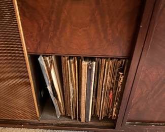 #70 - $150 - Retro Magnavox radio cabinet 45wx29tx18d