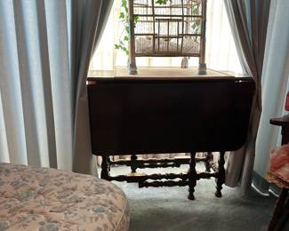 #76 - $220 - Gate leg drop leaf table 36wx46open36t
