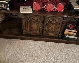 #88 - $70 - coffee table 53wx19dx16t