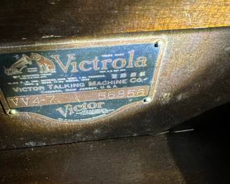 #52 - $300 - Phonograph Victrola VV 4-7 serial  # 56856 Circa 1927 - As is Condition