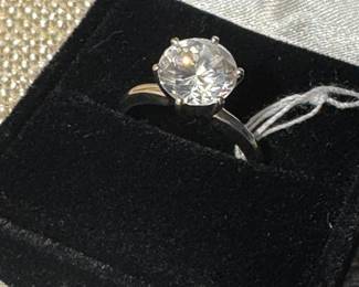 #8J - $125 - 10kt white gold setting & CZ - 3.80gr