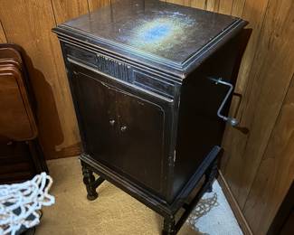 #52 - $300 - Phonograph Victrola VV 4-7 serial  # 56856 Circa 1927 - As is Condition
