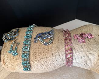 Lots of Vintage Costume jewelry - No presale on those 
